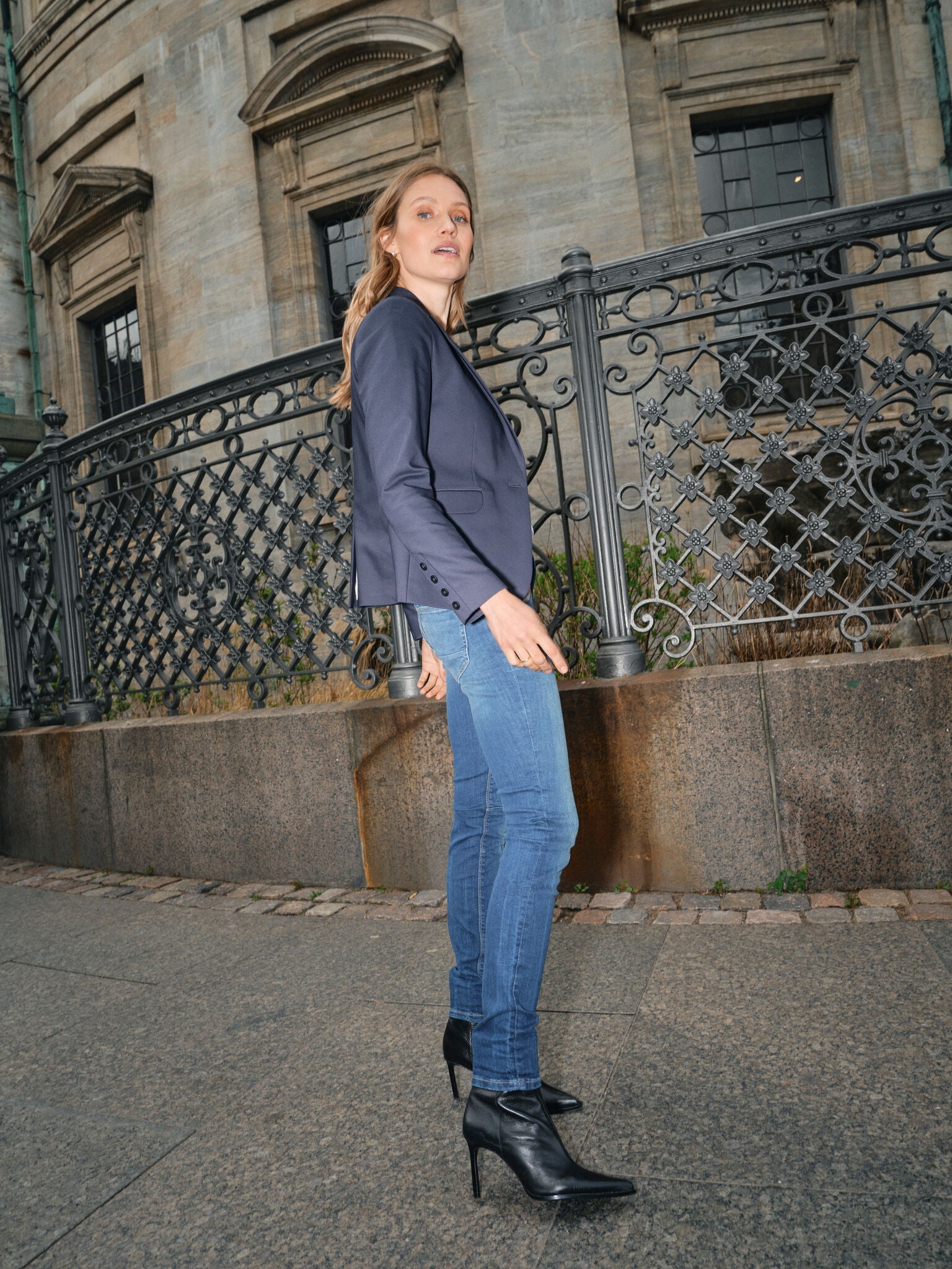 Modelshot / Blue / Detail